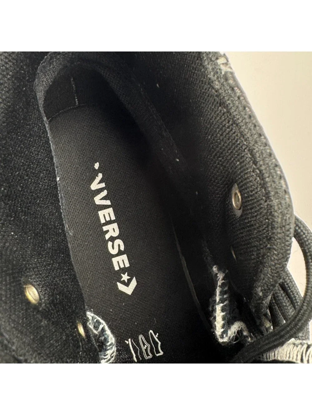 Converse Chuck Taylor Mens 9.5 Black Leather AS 3M Thinsulate Waterproof Shoes